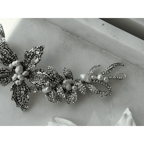 Tocado circones y perlas