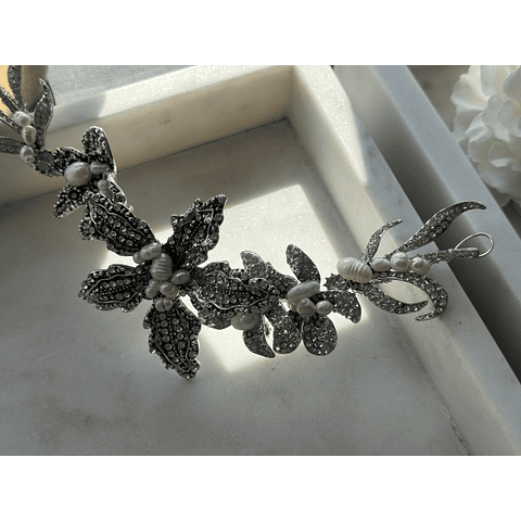 Tocado circones y perlas