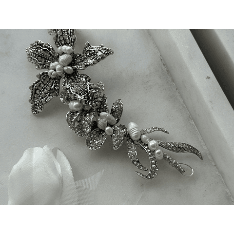 Tocado circones y perlas