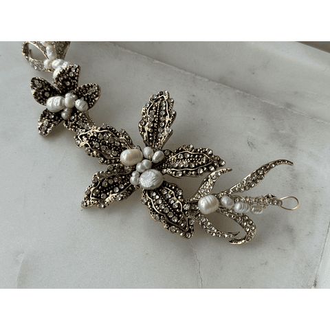 Tocado circones y perlas