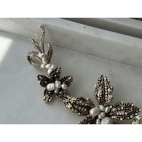 Tocado circones y perlas