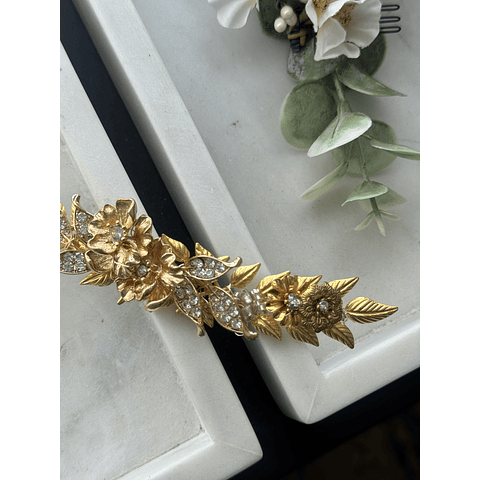 Tocado hojas doradas