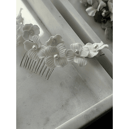 Tocado flores porcelana fria