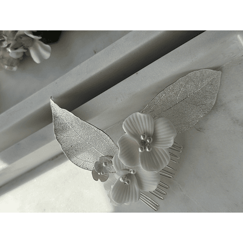 Tocado flores porcelana fria