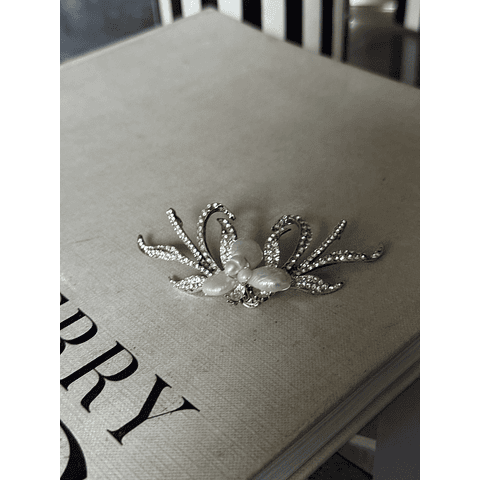 Tocado brillos y perlas