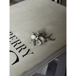 Tocado brillos y perlas 