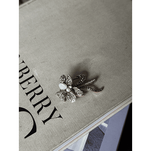 Tocado brillos y perlas 