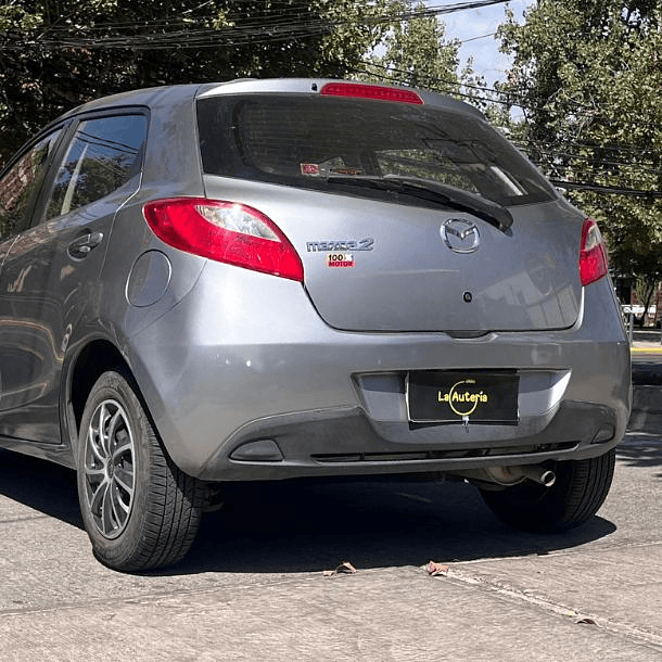 Mazda 2 1.5 MT 2015 4