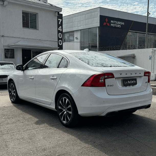 Volvo S60 2.0D AT 2019 4