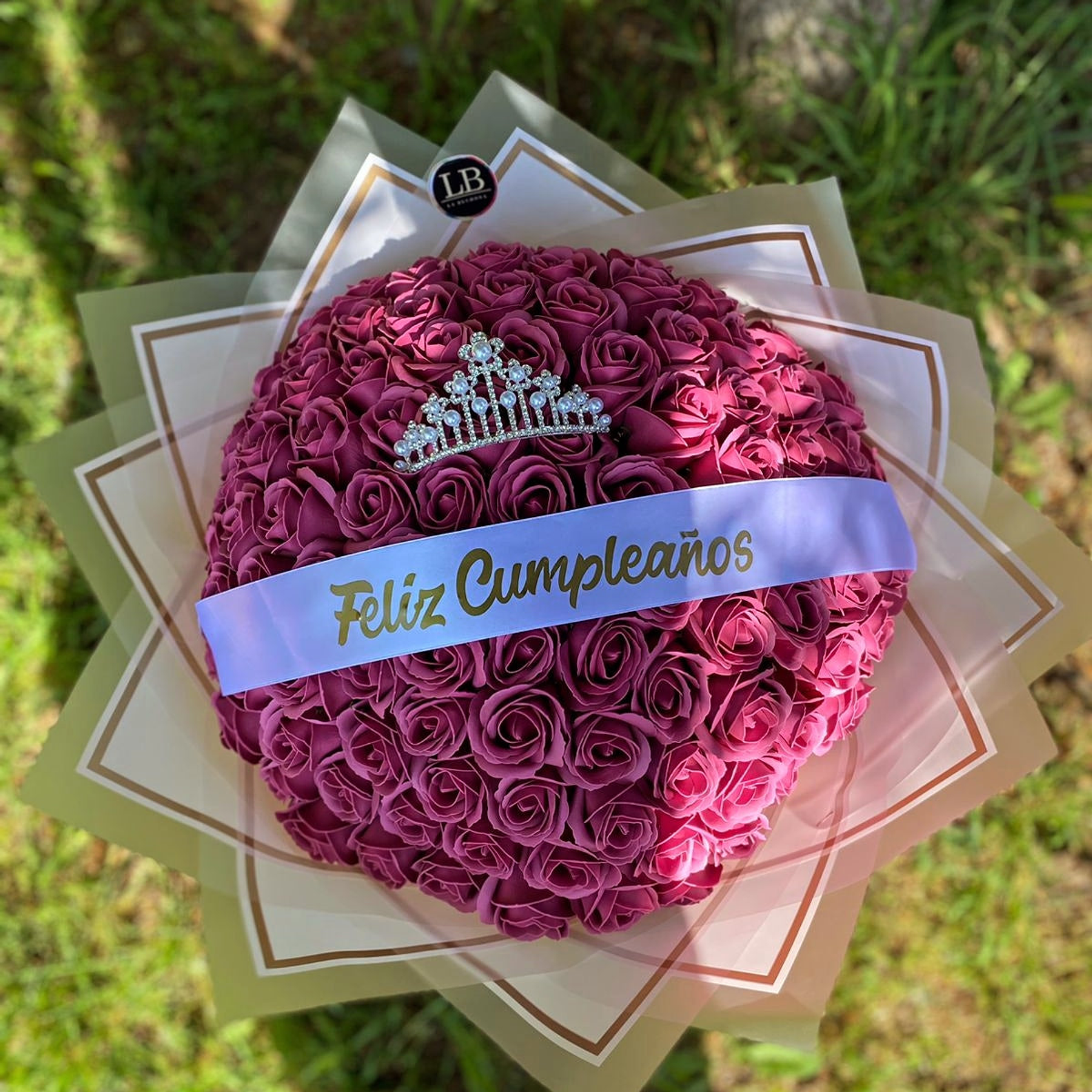 Ramo Buchon de 100 rosas eternas 1