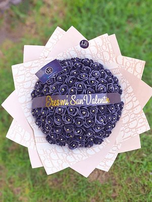 Ramo de 100 Rosas eternas papel dior 