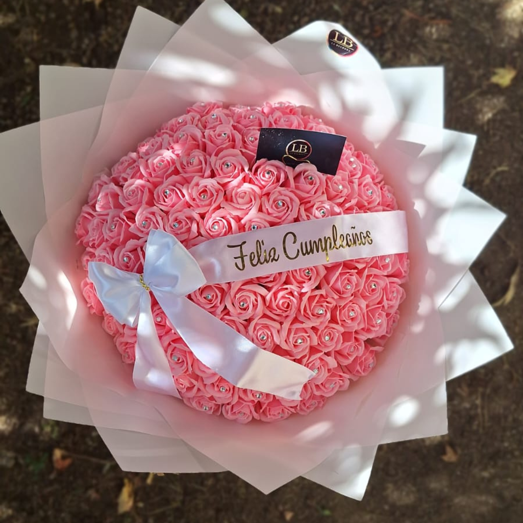 Ramo de 100 rosas con feliz cumpleaños  1