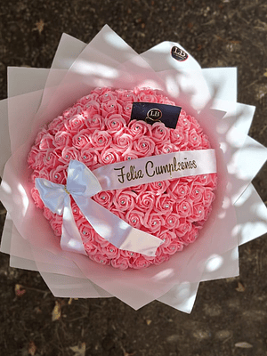 Ramo de 100 rosas con feliz cumpleaños 