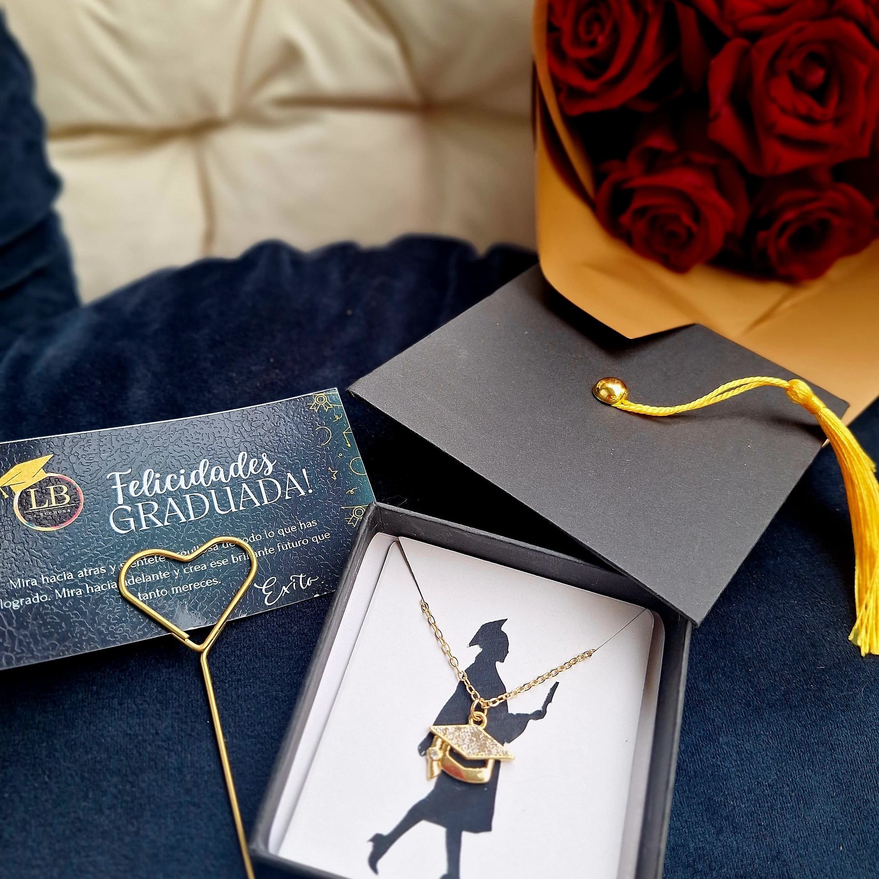 Caja de Birrete con colgante  1