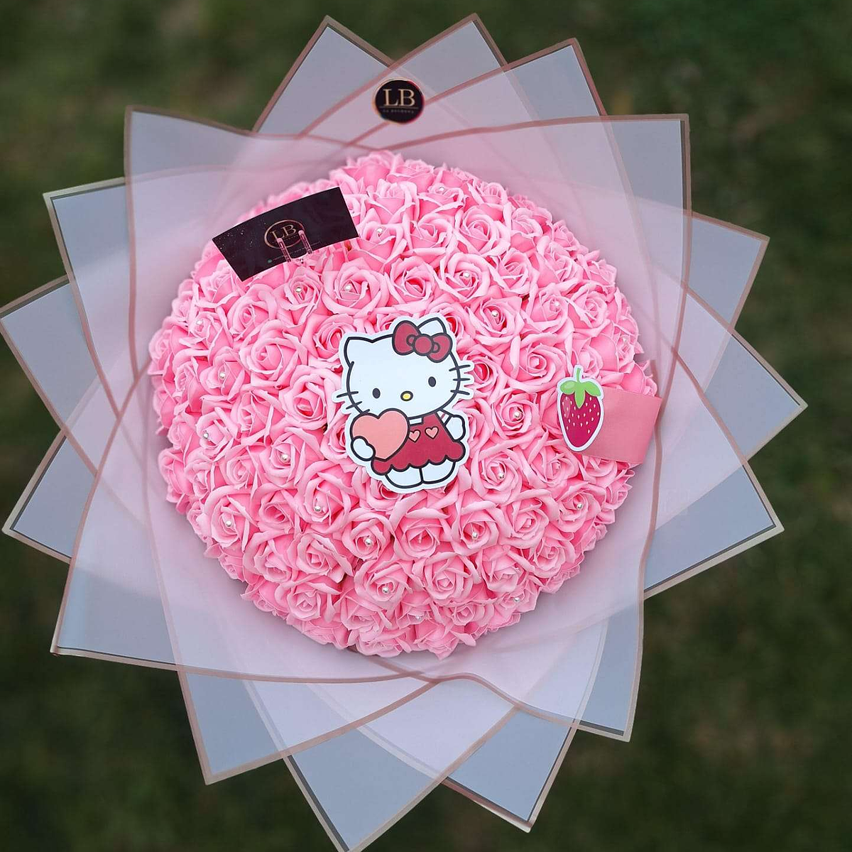 Ramo de 100 Rosas eternas Hello Kitty  1