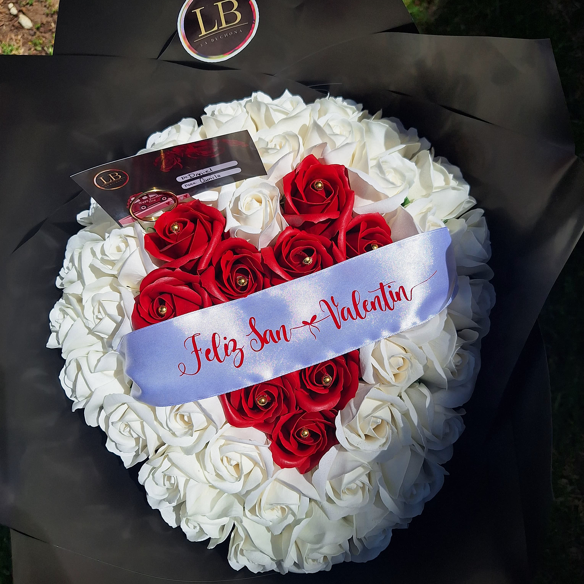 50 rosas Corazón eterno + Cinta Personalizada  1