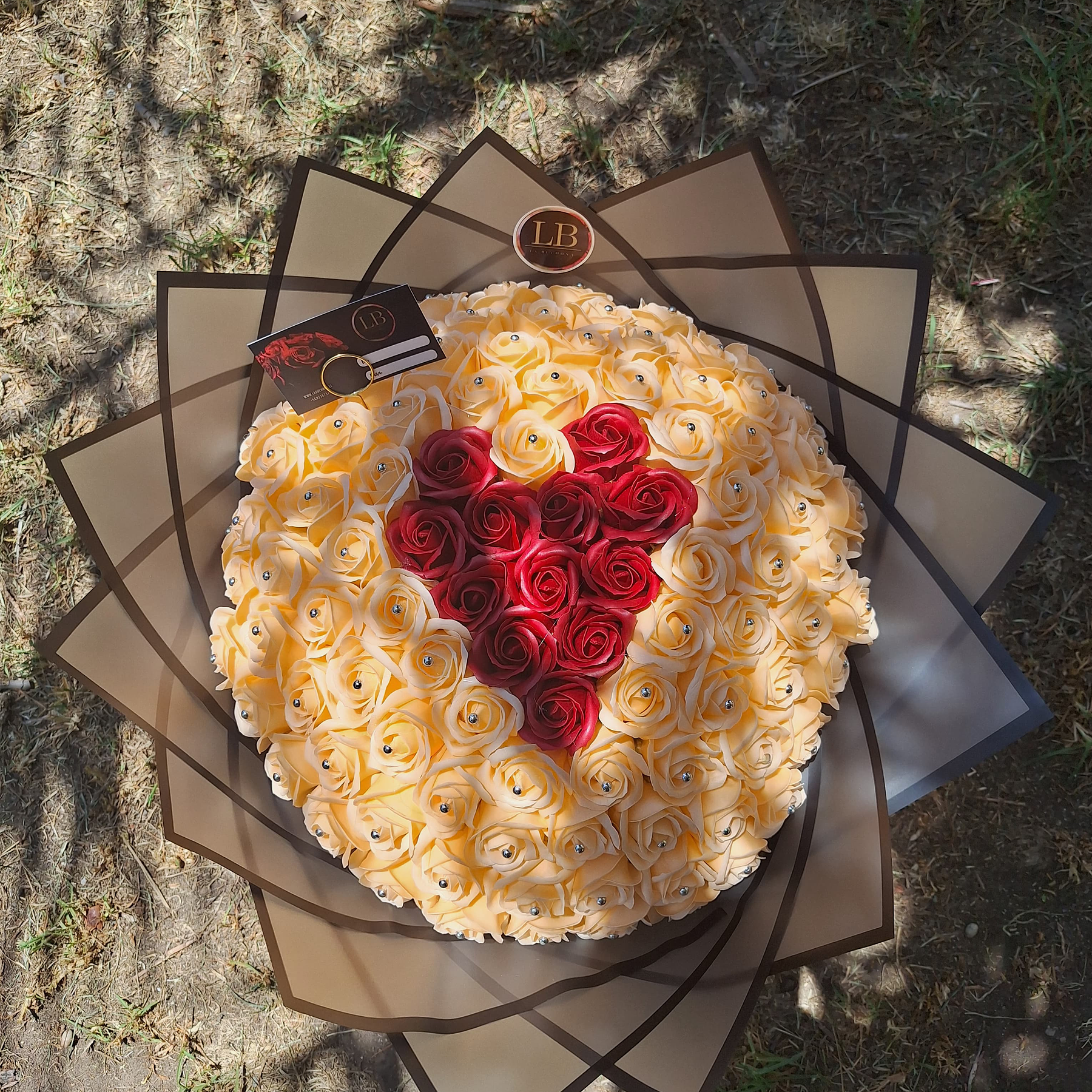 Corazon Burdeo con Damasco 1