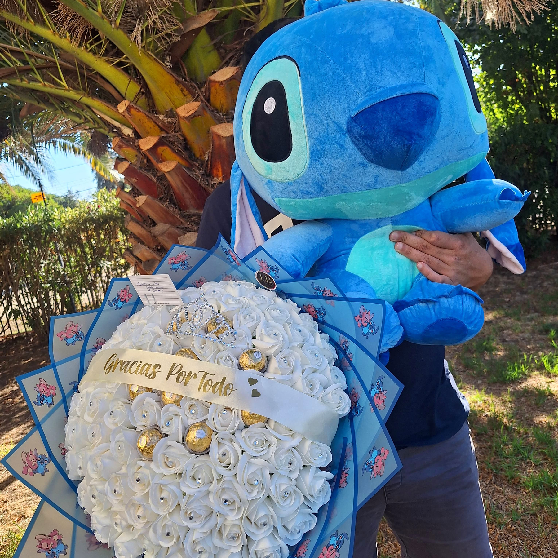 Stitch + Ramo de 100 Rosas  1
