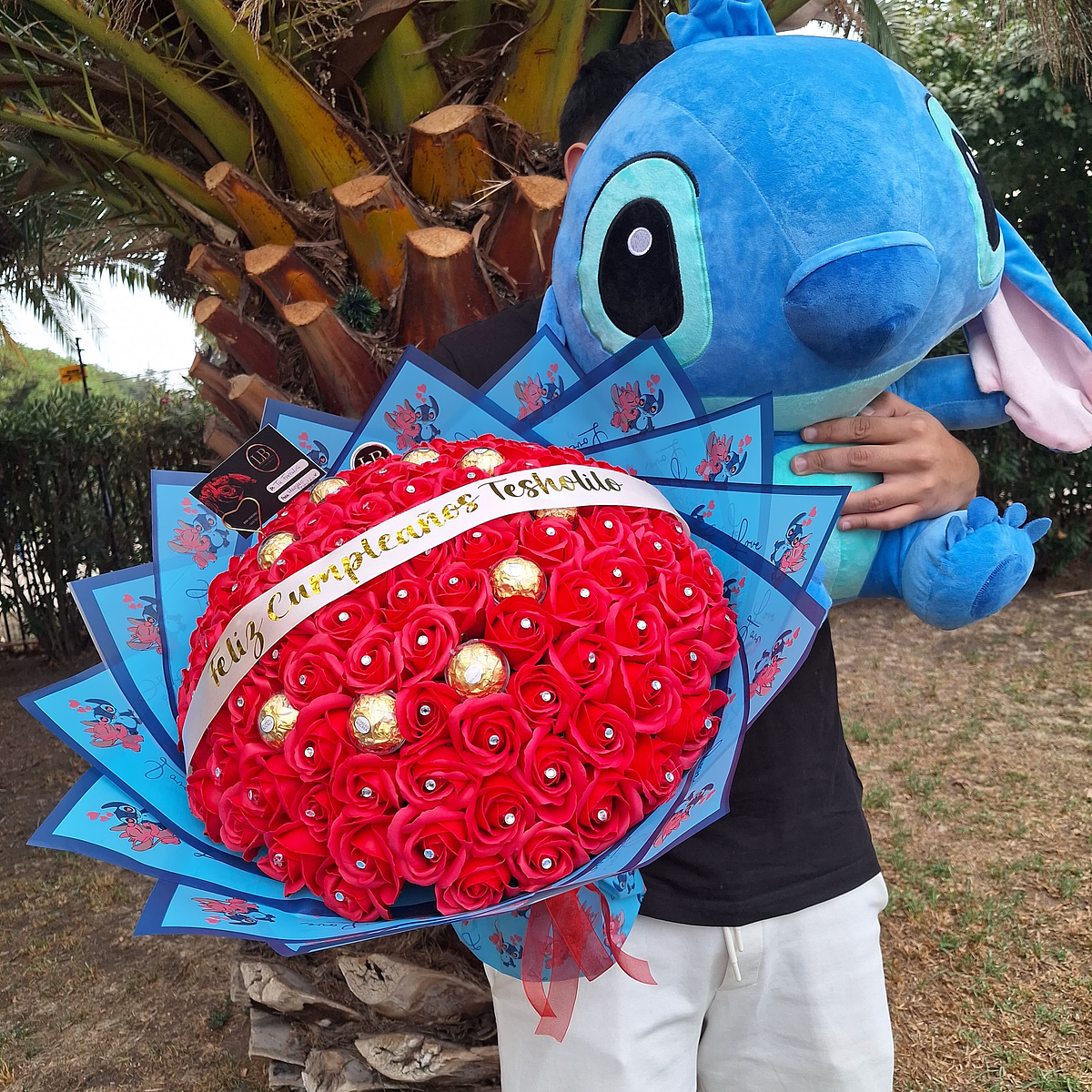 Stitch + Ramo de 100 Rosas  2