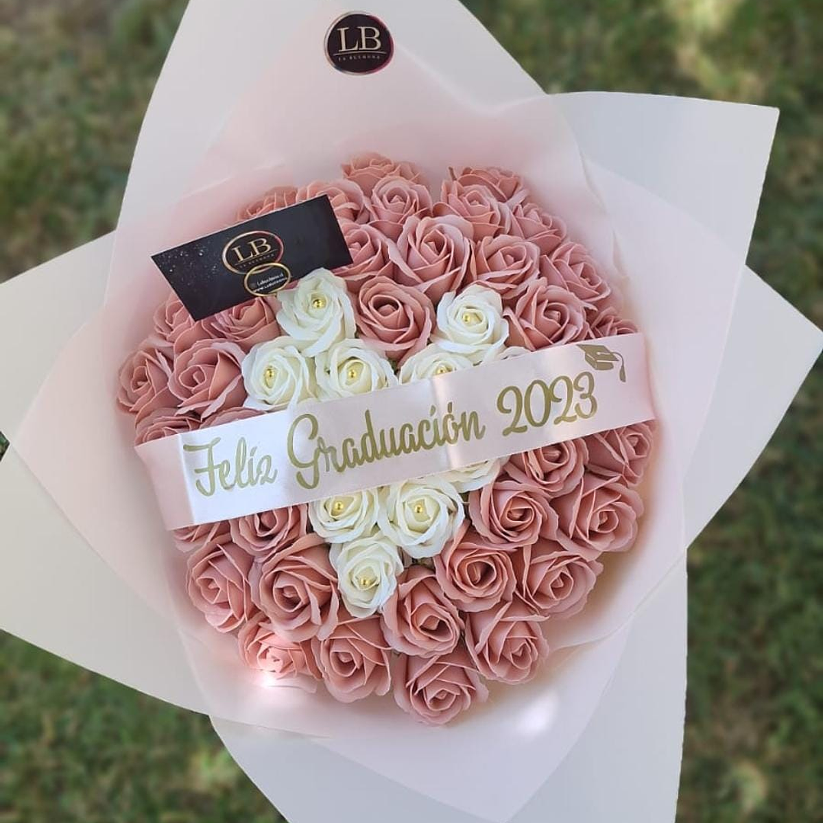 Ramo de 50 rosas de corazon  1