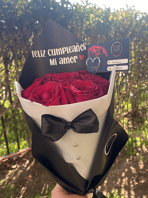 Rosas con Traje de Frac