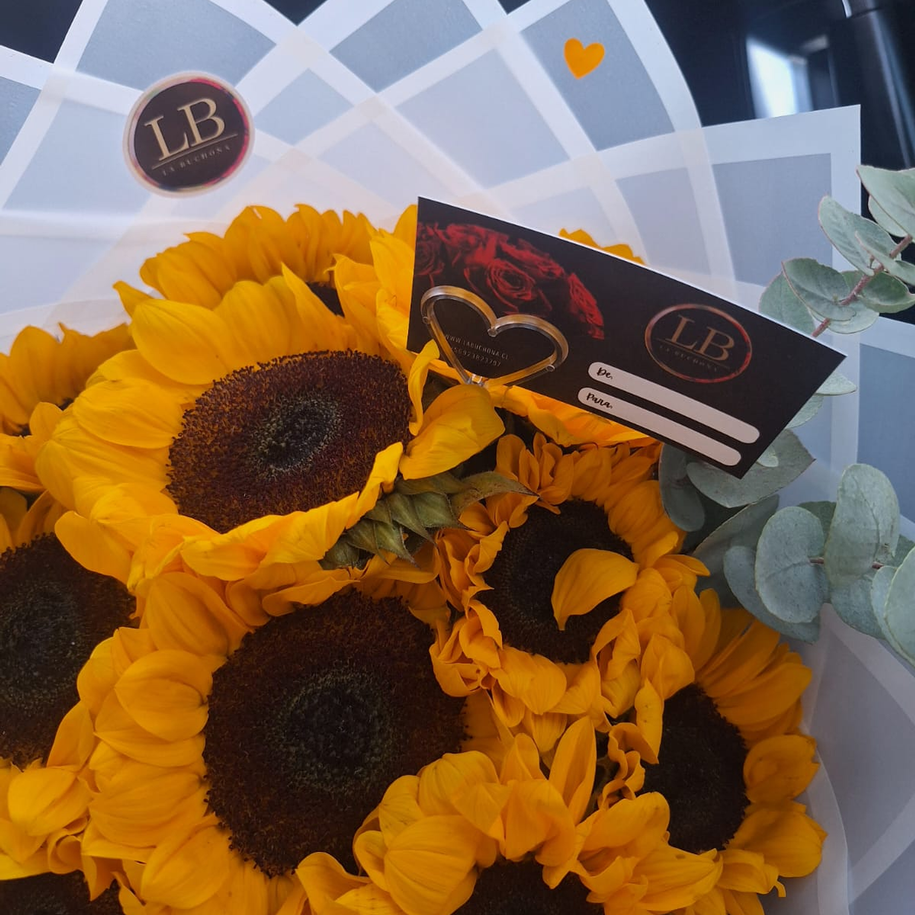 Ramo de 10 Girasoles con cinta personalizada  2