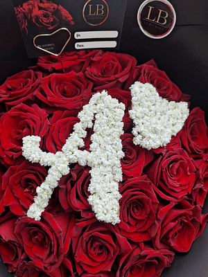 Ramo DE 25 Rosas Naturales con Inicial 