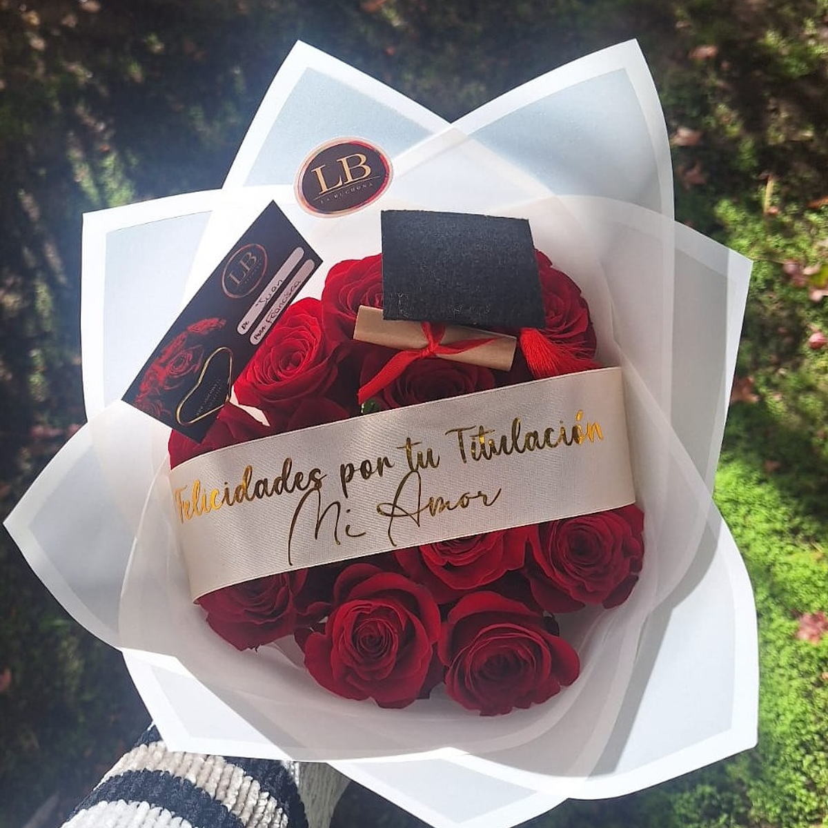 Ramo para la Graduada, 12 rosas naturales  1