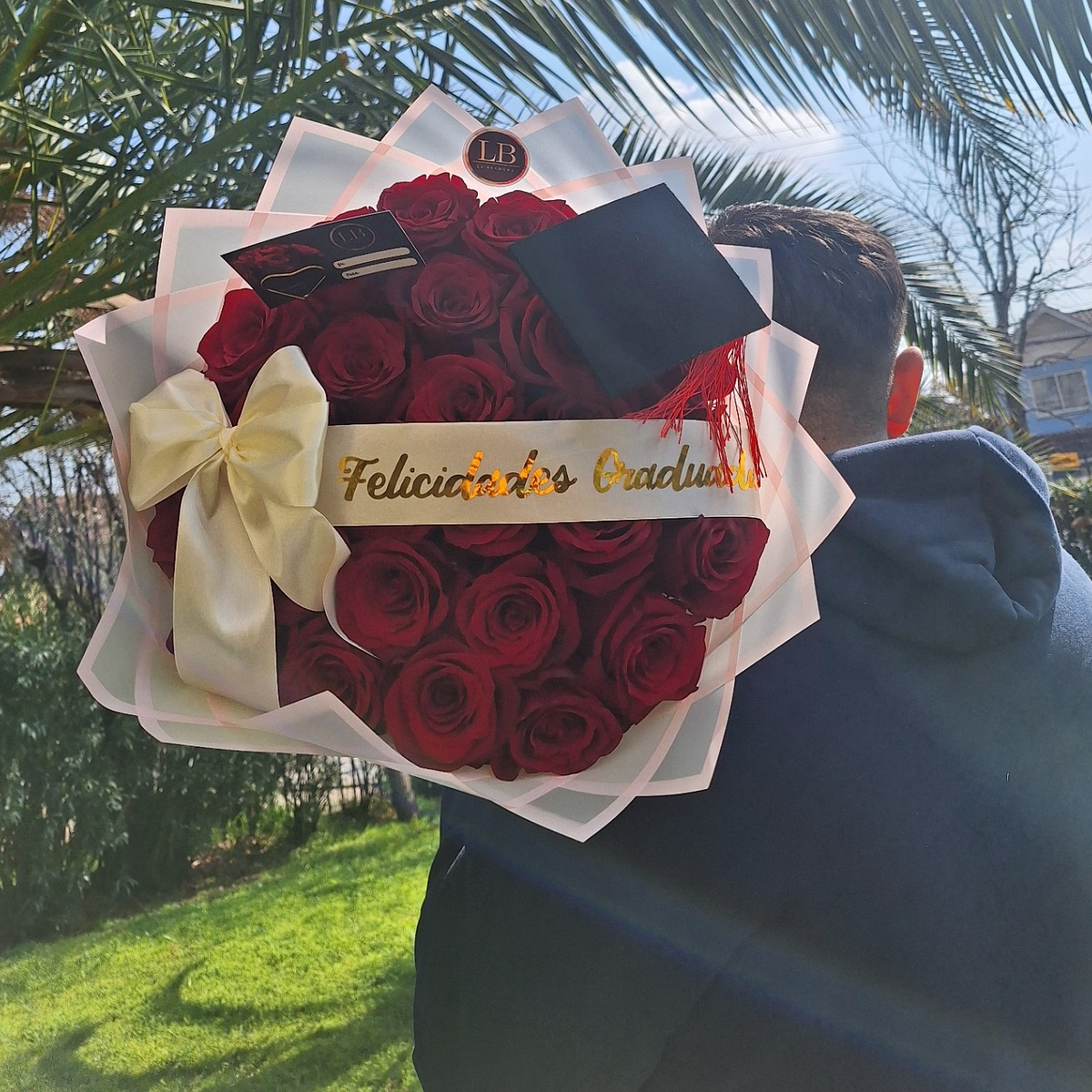 Ramo de 25 Rosas para Graduación  2