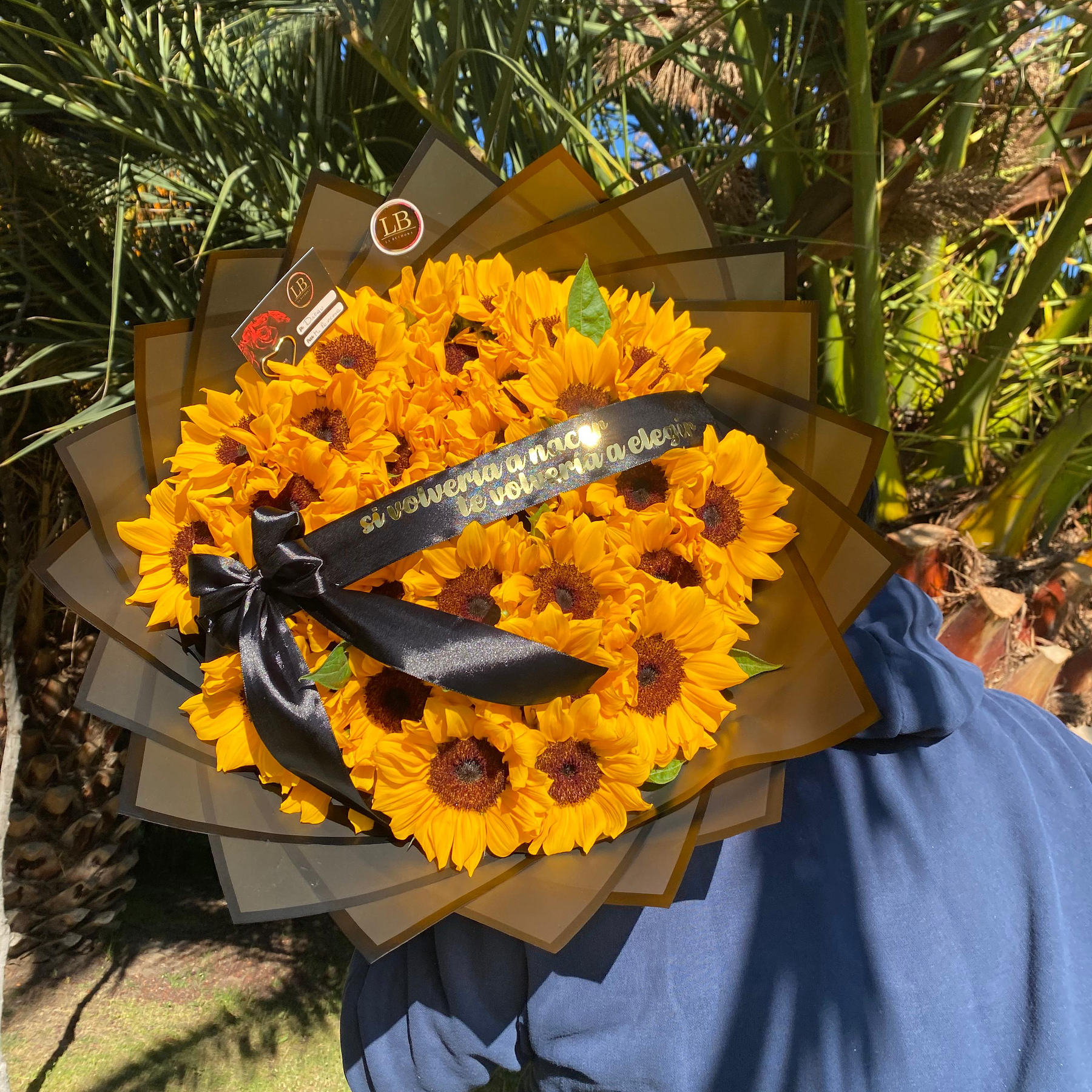 Ramo de 40 Girasoles con cinta personalizada  1