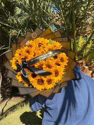 Ramo de 40 Girasoles con cinta personalizada 