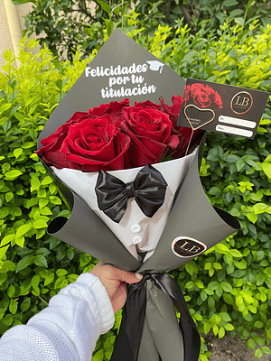 Rosas con Traje de Frac