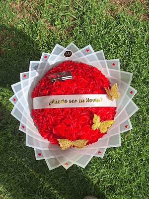 Ramo de 100 Rosas Eternas + cinta personalizada