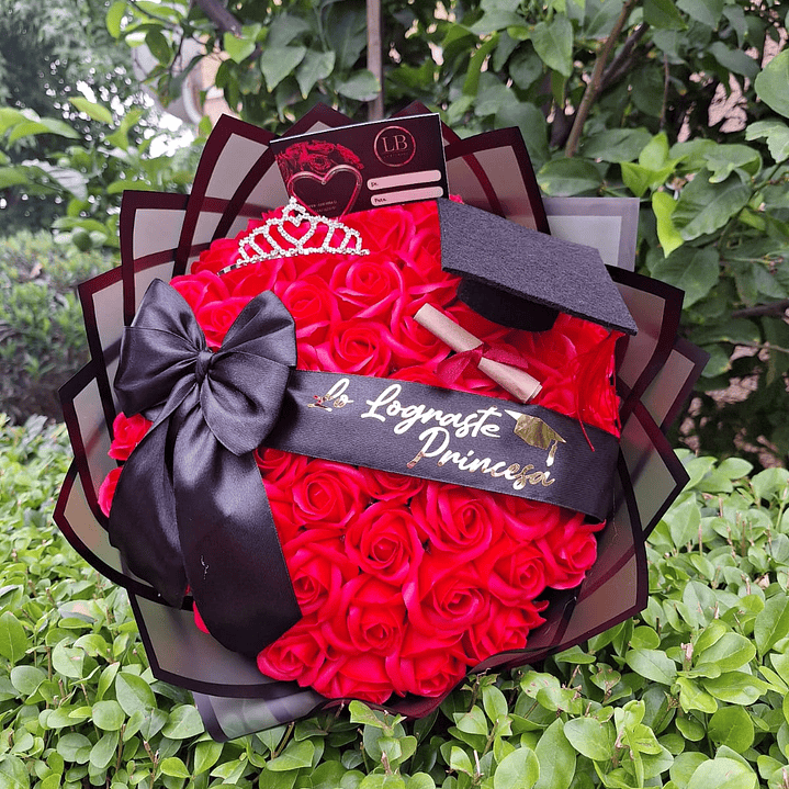 Ramo de 50 Rosas Eternas 1