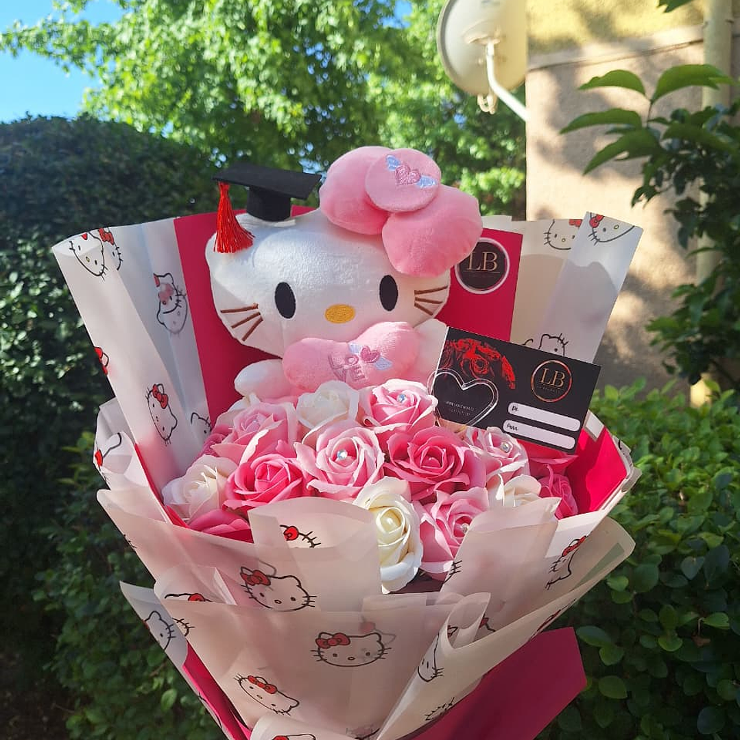 Ramo hello kitty graduada  1