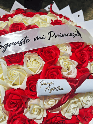 Ramo de 150 Rosas eternas de Graduada