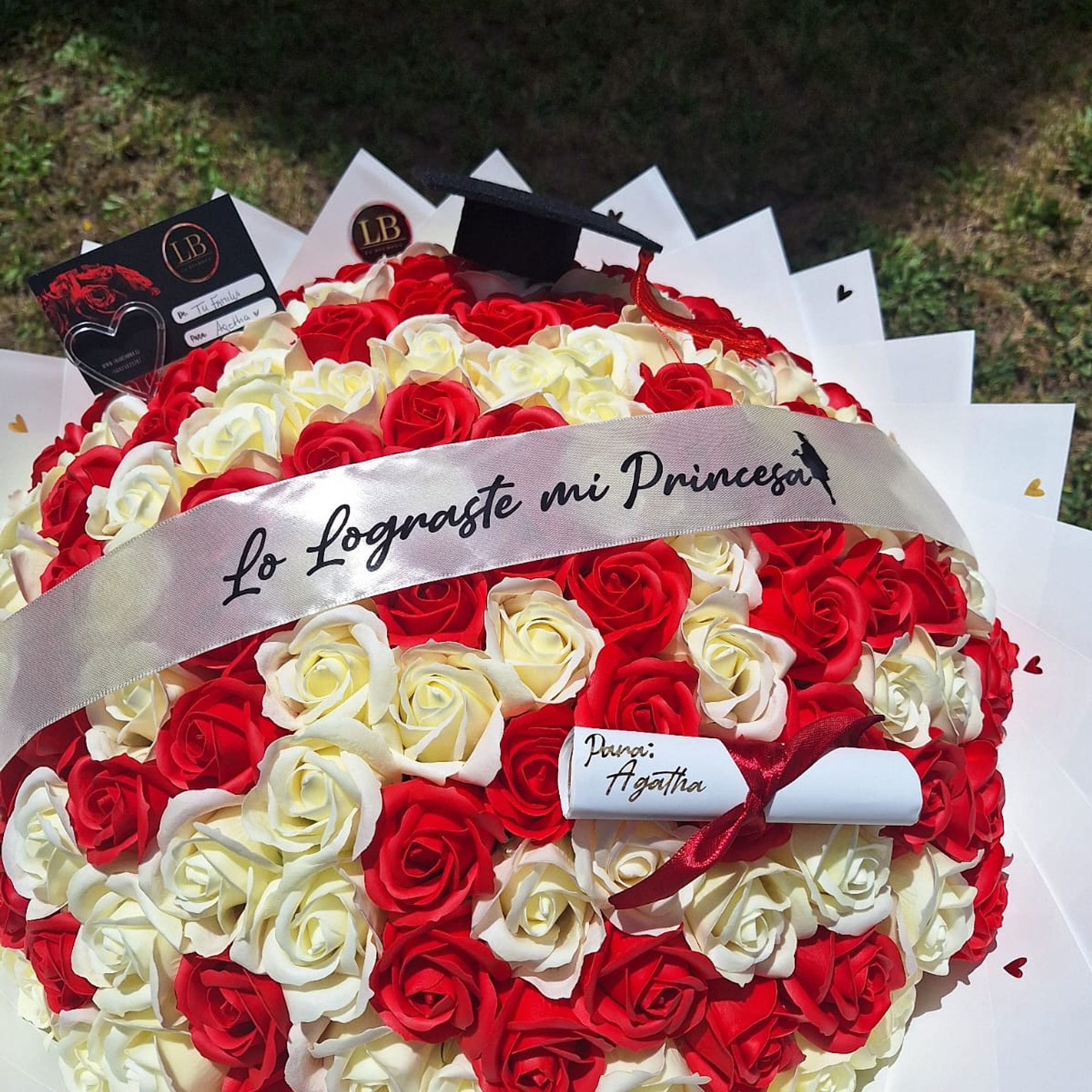 Ramo de 150 Rosas eternas de Graduada 3