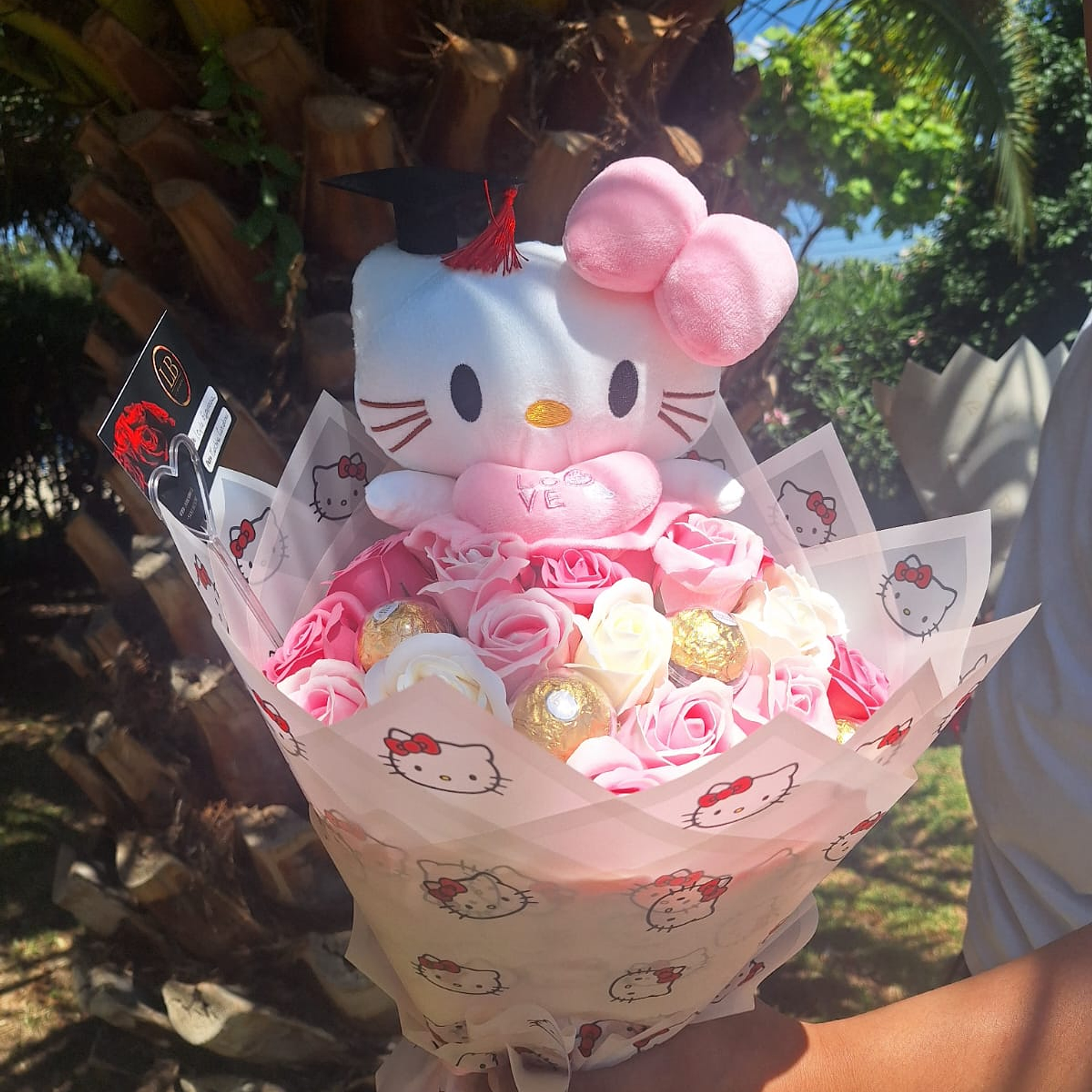 Ramo de Hello kitty + Bombones  3
