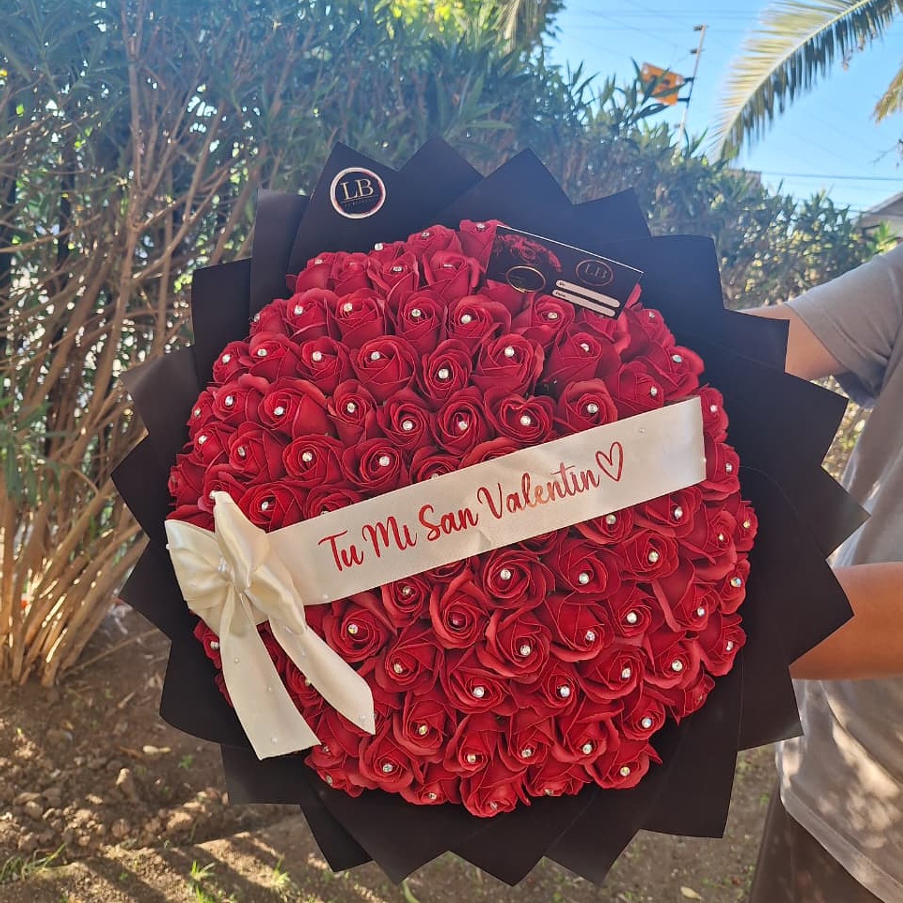 Buchon de 100 Rosas con Frase San valentin 1