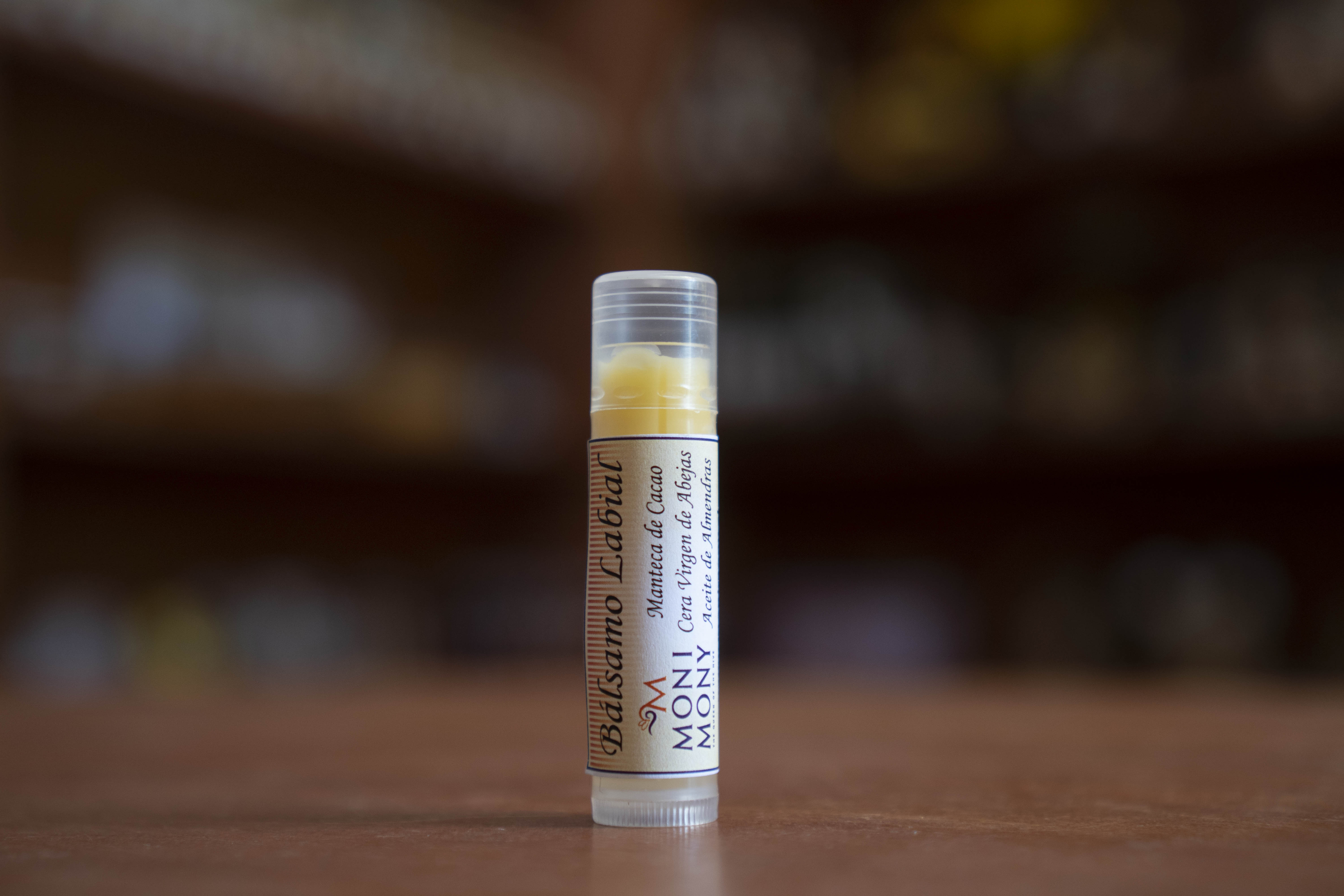 Bálsamo labial con cera de abeja