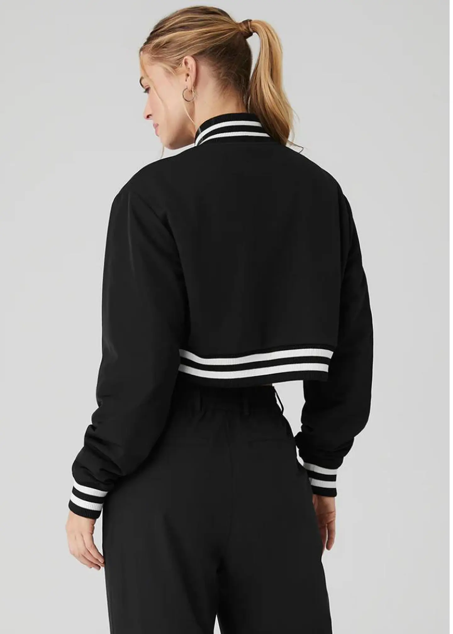 Chaqueta Negra Cropped G.O.A.T Jacket 2