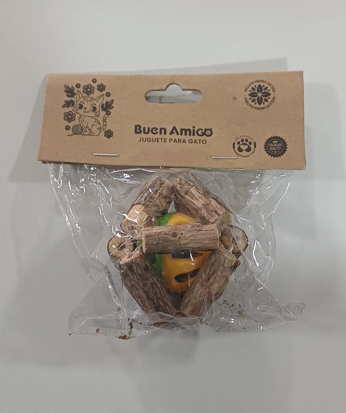 JUGUETE NATURAL DE HIERBA GATERA CON PELOTA INTERACTIVA 1