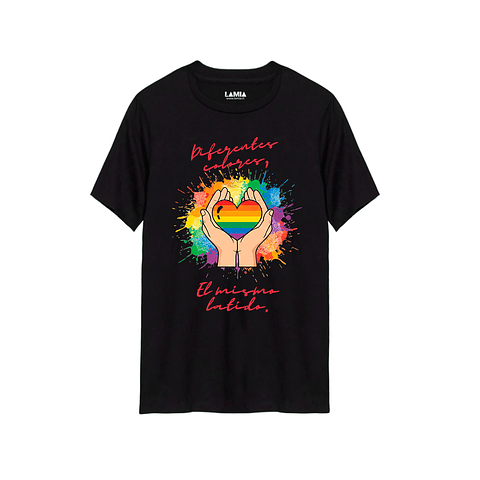 Polera Diferentes colores, el mismo latido - dia del amor - lgbtq+ Línea Premium #1