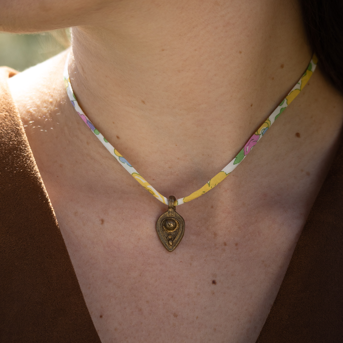 Collar | Seda Amarilis Gota Bronce 5