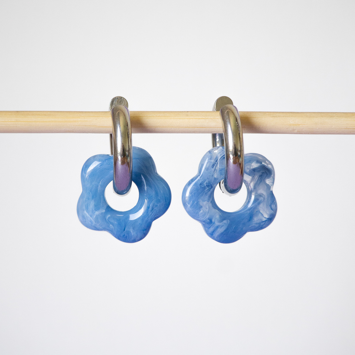 Charms Flores Resina Celeste 2