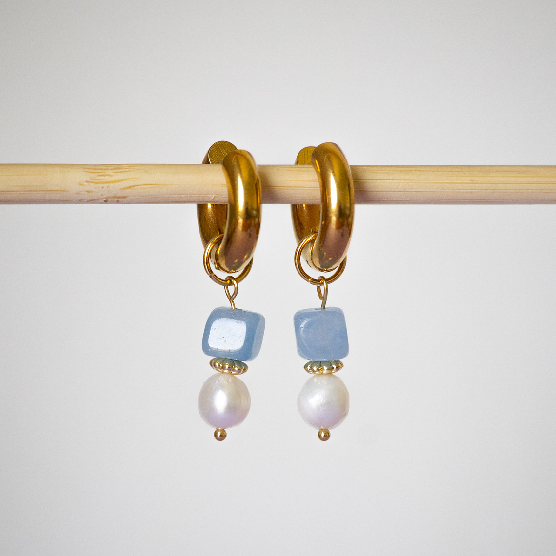 Charms Perla Piedra Celeste Gold 1