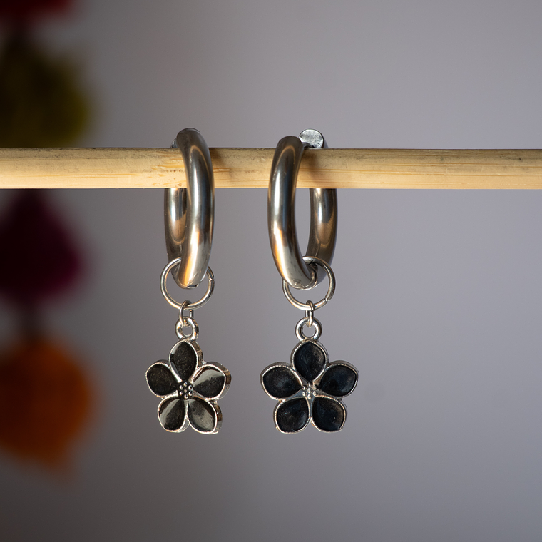 Charms Flores Negras 1