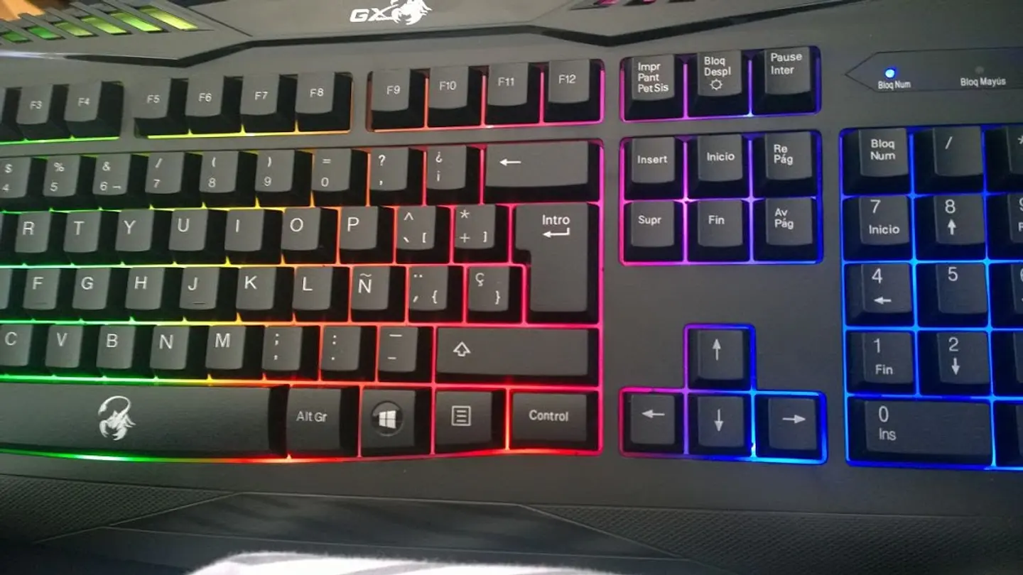 TECLADO GAMER GENIUS GX SCORPION K220 RETROILUMINADO LED 2