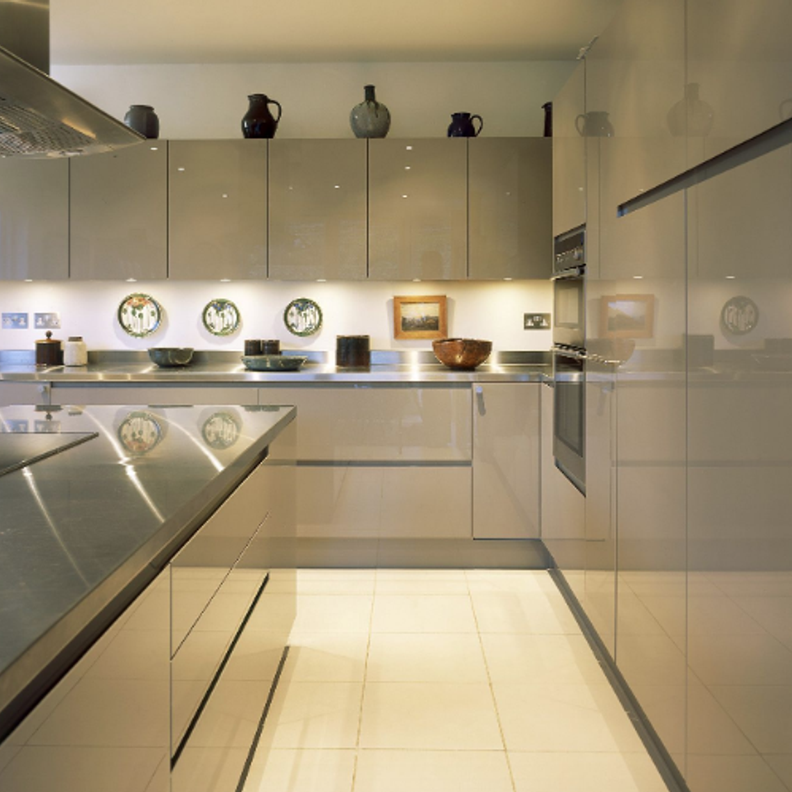 Tablero Alto brillo Capuchino 1220x2440mm espesor 18mm 2