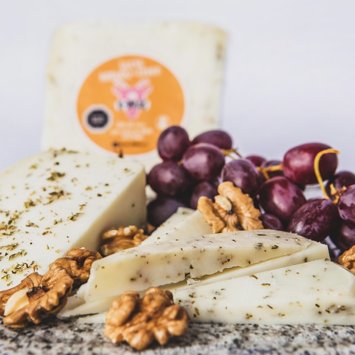 Queso Maduro de Cabra Orégano 200 grs 2